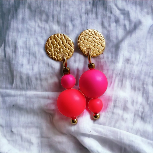 Swarovski neon pearls : asymetryczne kolczyki