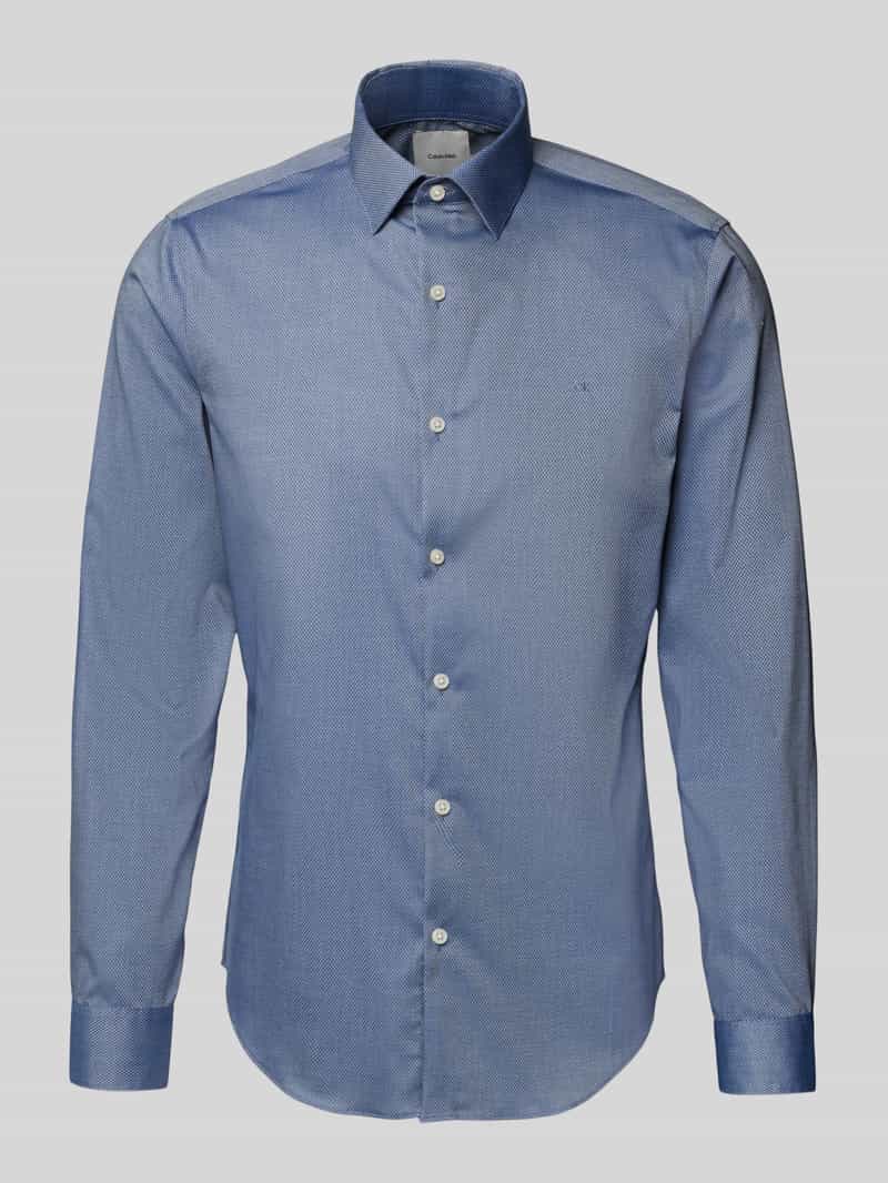 Koszula biznesowa o kroju slim fit z kołnierzykiem typu kent