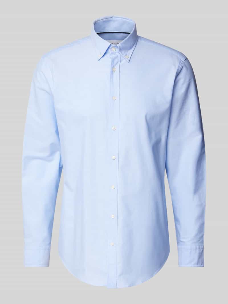 Koszula casualowa o kroju regular fit z kołnierzykiem typu button down