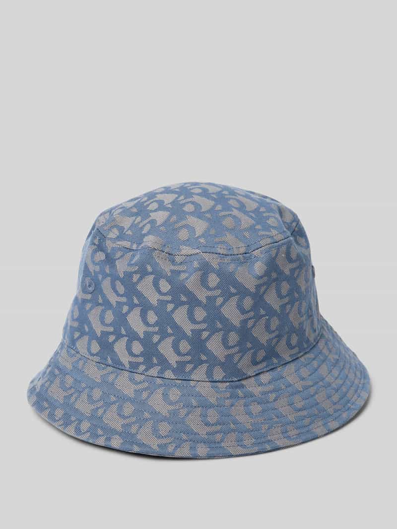Czapka typu bucket hat ze wzorem z logo