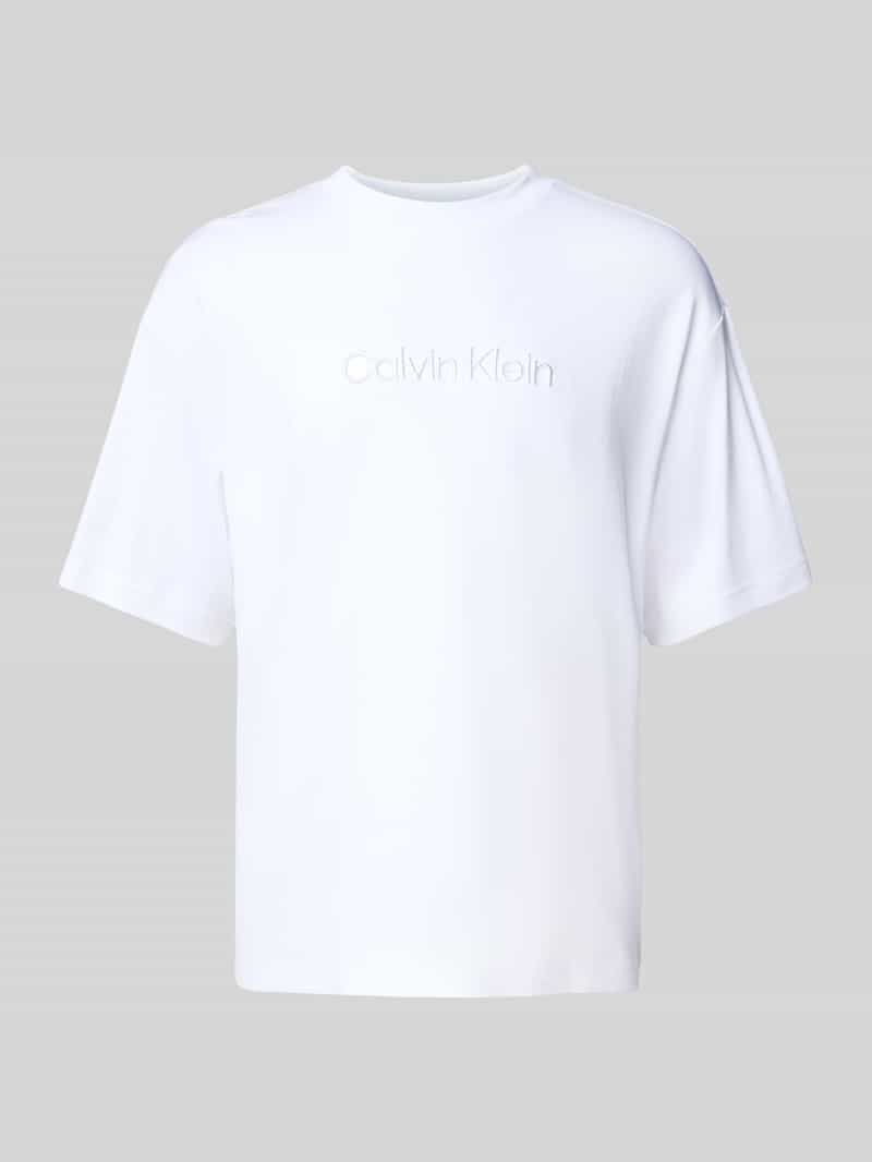 T-shirt o kroju oversized z wyhaftowanym logo