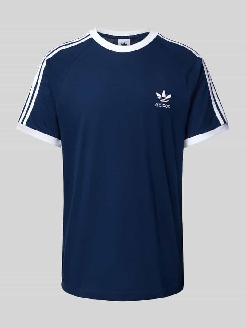 T-shirt z wyhaftowanym logo