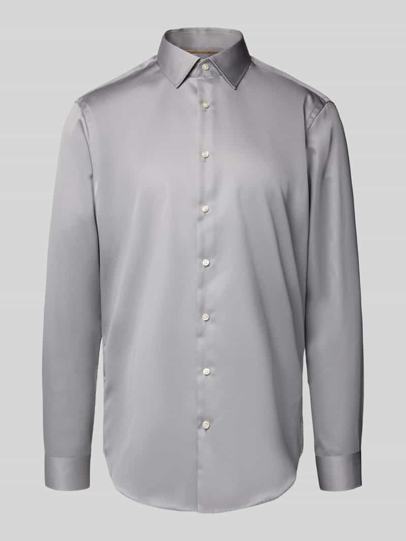 Koszula biznesowa o kroju slim fit z kołnierzykiem typu kent