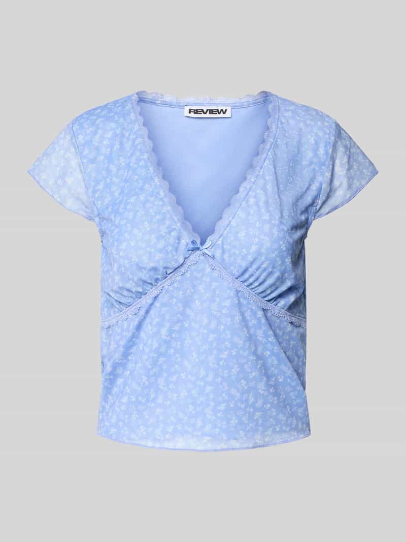 T-shirt z obszyciem koronką