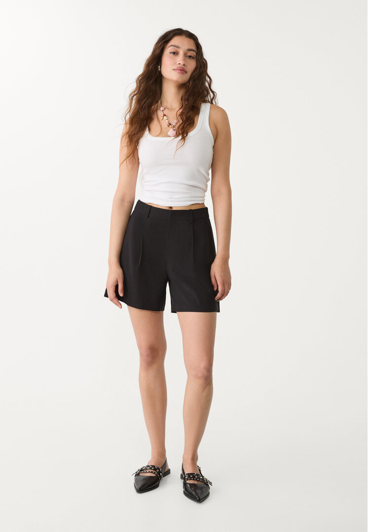 Stradivarius Eleganckie spodenki z zakładkami Czarny 36