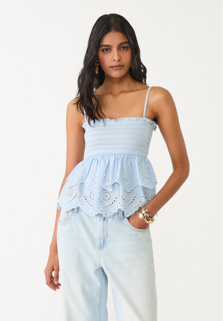 Stradivarius Top z falbanami i haftem Błękitny XS