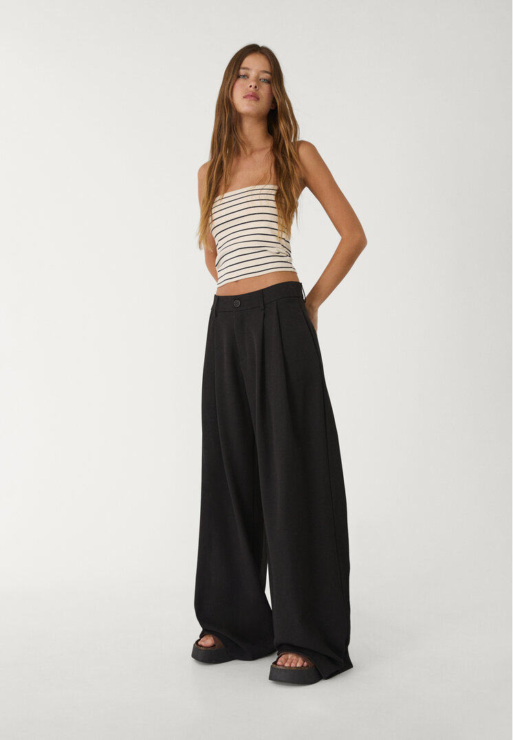 Stradivarius Eleganckie spodnie z szerokimi nogawkami i zakładkami Czarny 44