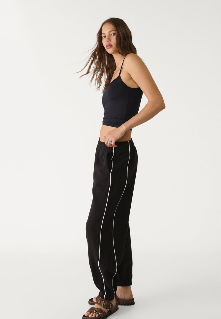 Stradivarius Spodnie jogger z lamówką Czarny L