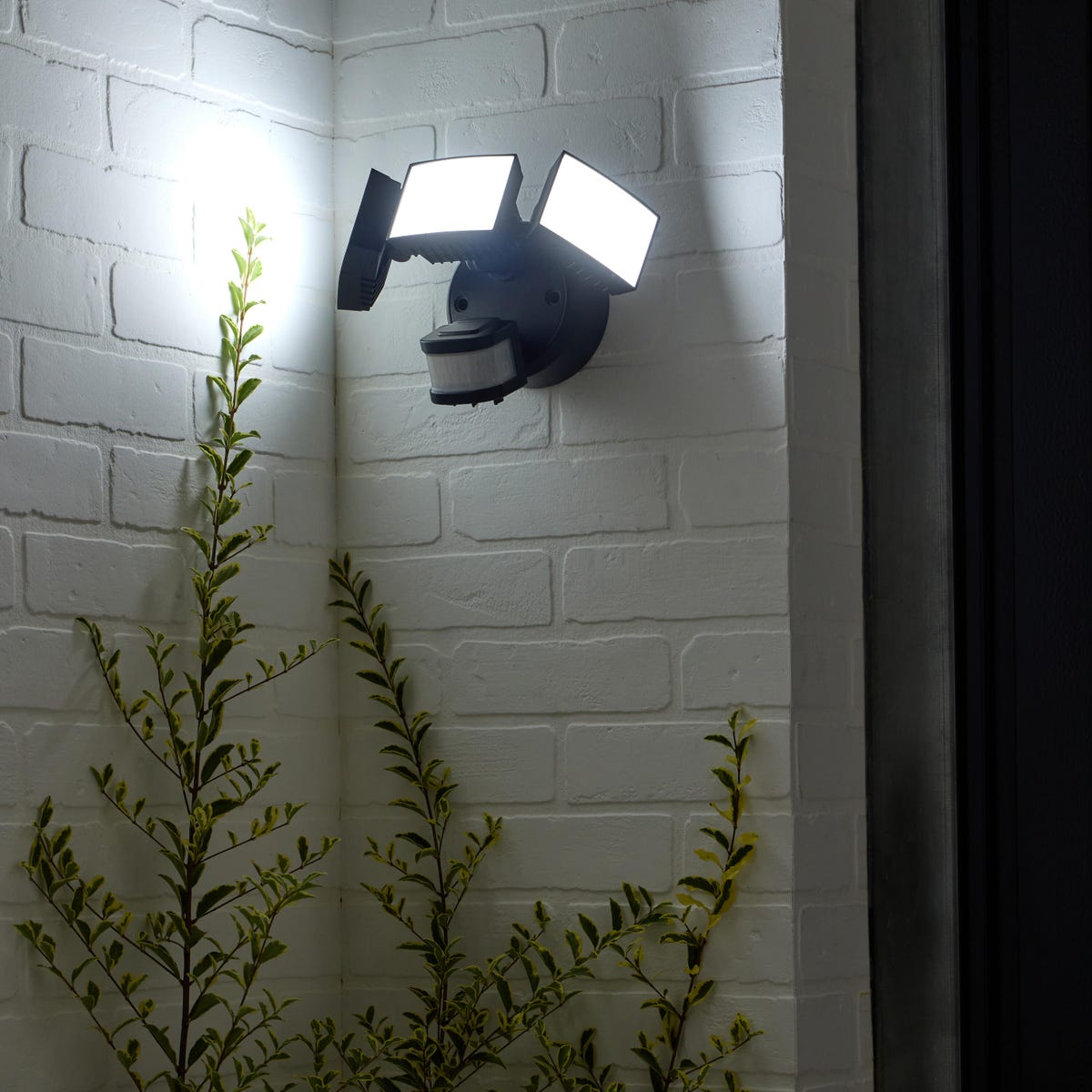 Inspire Naświetlacz zewnętrzny Bastia czarny IP65 LED