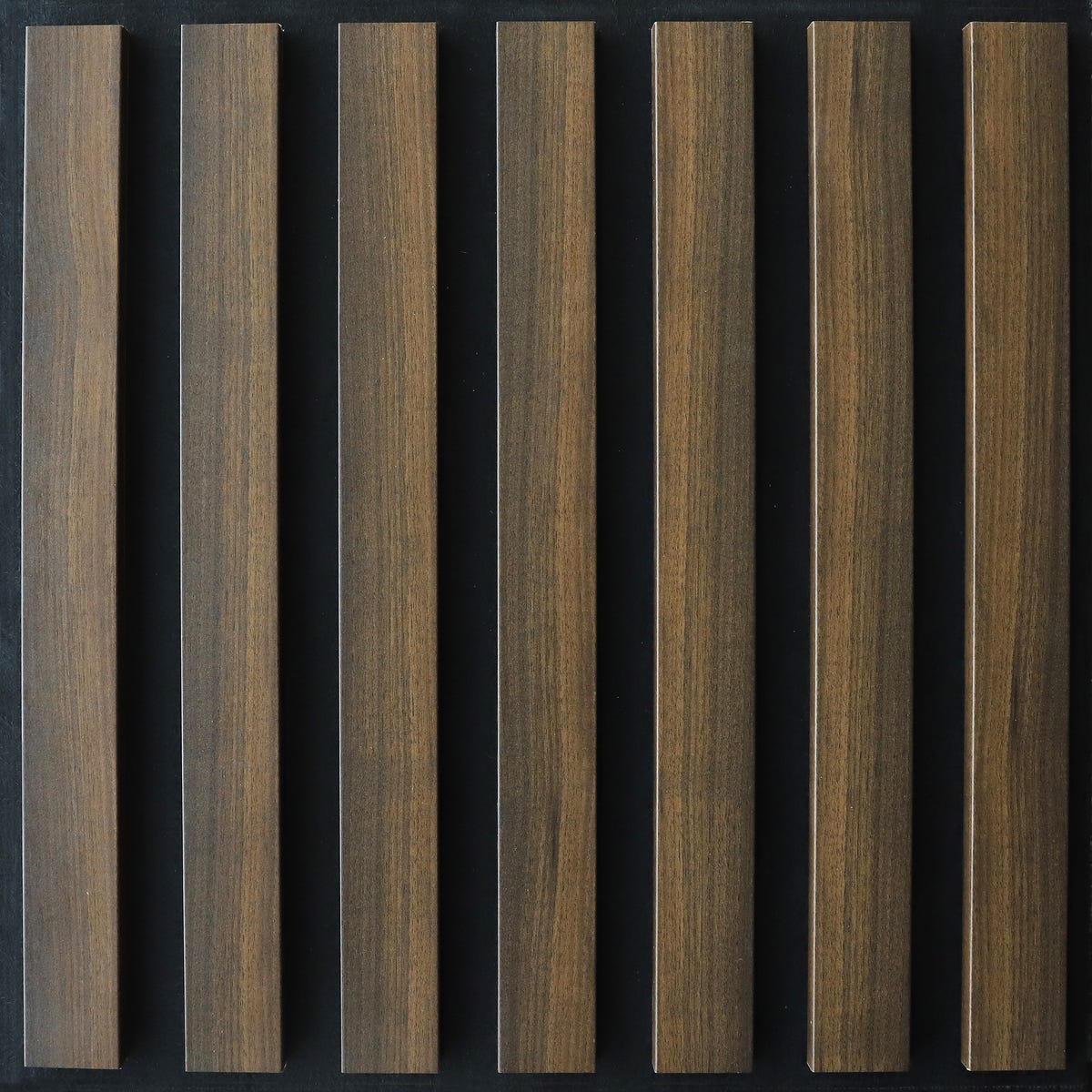 Panele ścienne 3D SOFT lamel na czarnym filcu 50x50 cm Orzech Trend 7 lameli