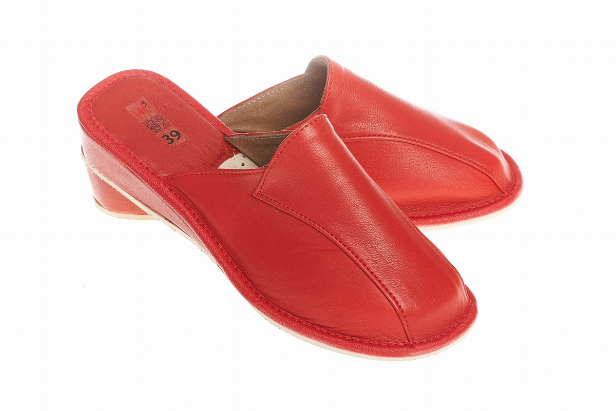 Pantofle damskie Wójciak, klin o wysokości 3,5 cm, najwyższa jakość materiałów. Model 032