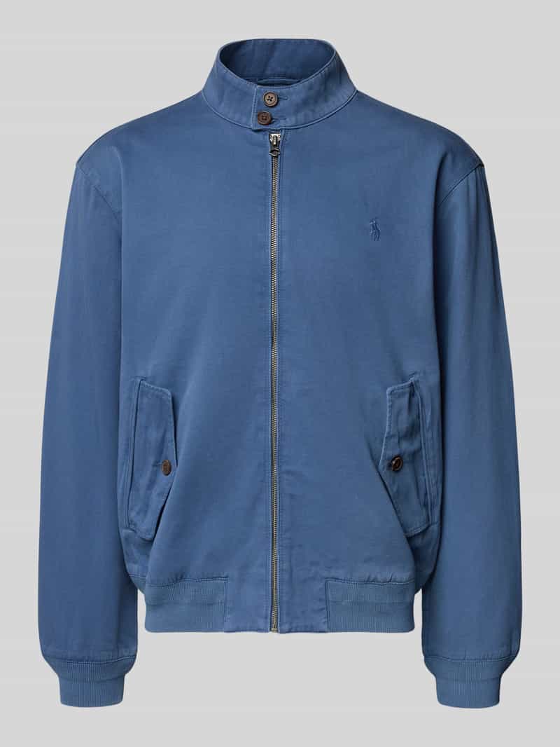 Wiatrówka ze stójką i wyhaftowanym logo