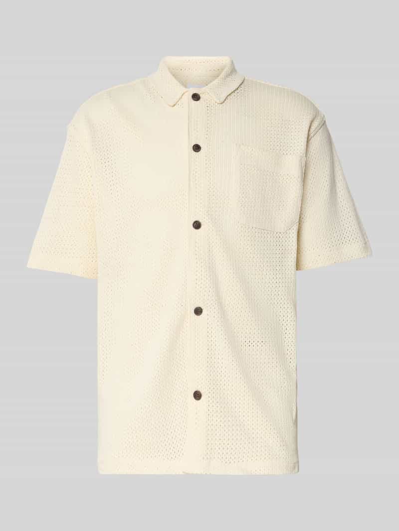 Koszula casualowa o kroju regular fit z kieszenią na piersi