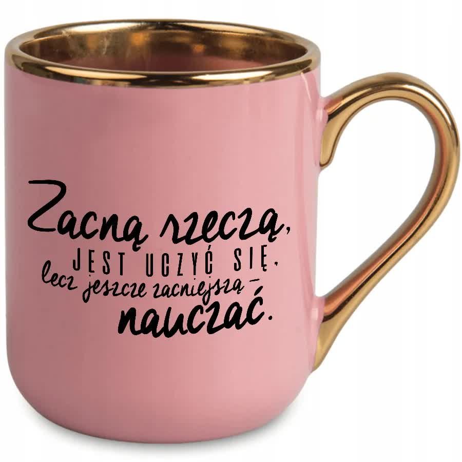 ELEGANCKI KUBEK Różowy Ze Złotym Śrokiem ZACNĄ RZECZĄ JEST UCZYĆ SIĘ Wzory