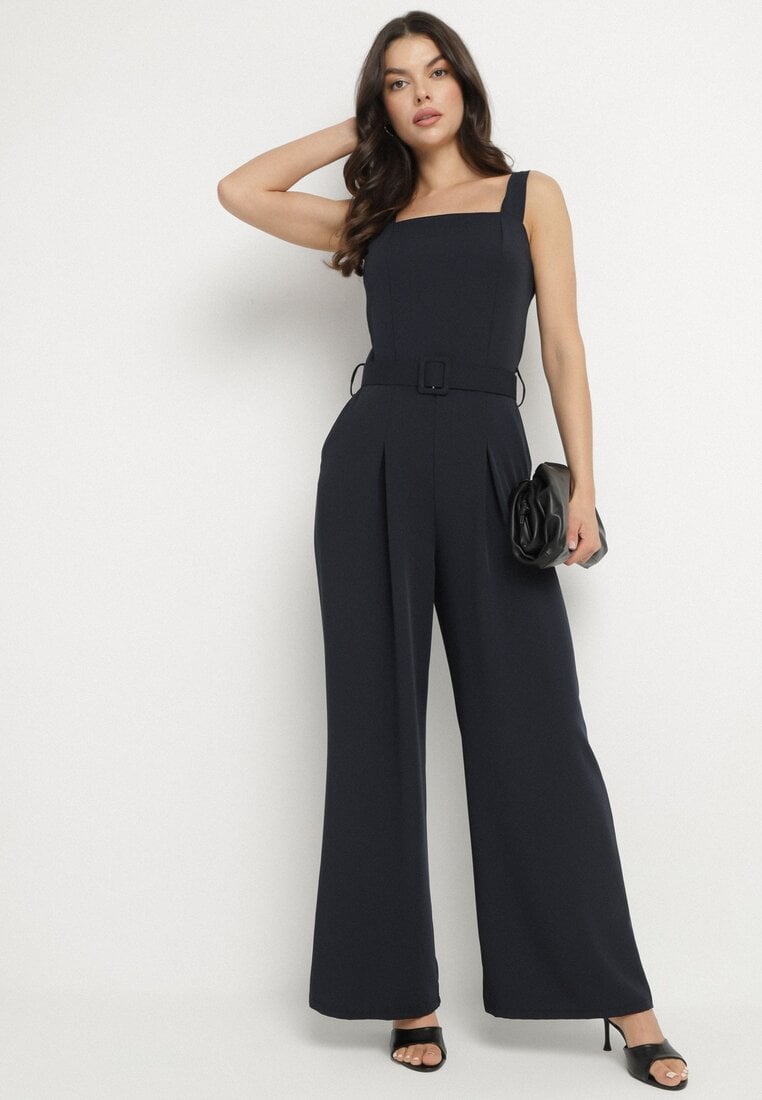 Granatowy Taliowany Kombinezon z Ozdobnym Paskiem i Klamrą Doloriela