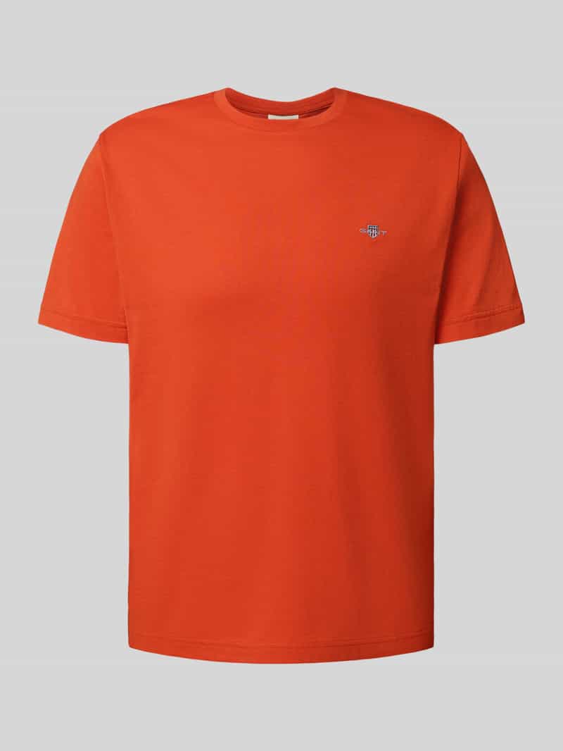 T-shirt o kroju regular fit z wyhaftowanym logo