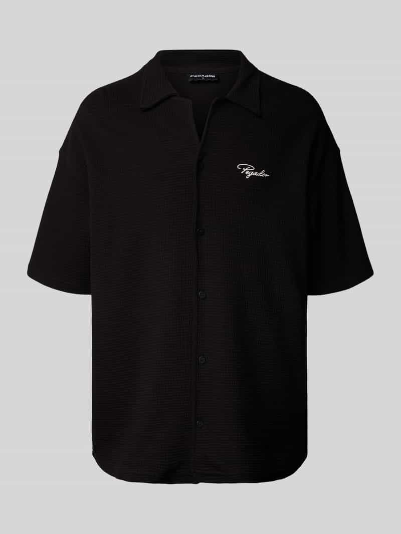 Koszula casualowa o kroju relaxed fit z wyhaftowanym logo model ‘SIGNAR’