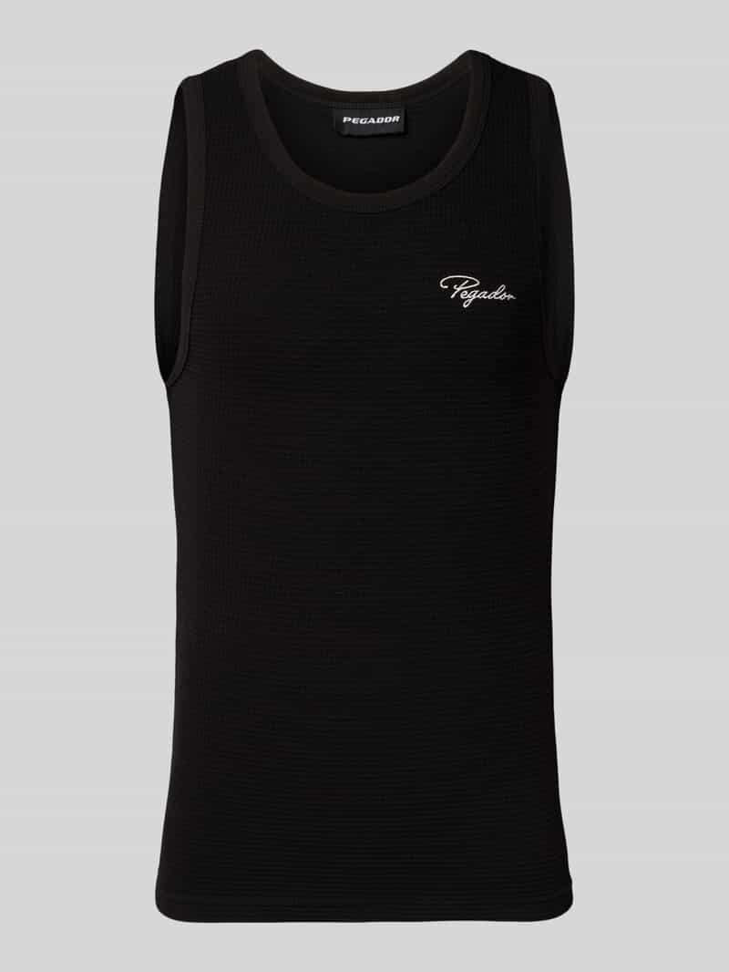 Top z wyhaftowanym logo