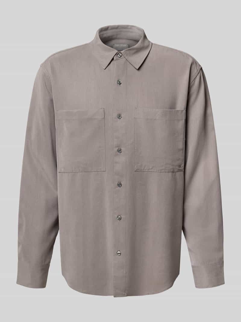 Koszula casualowa o kroju relaxed fit z lyocellu z wyhaftowanym logo