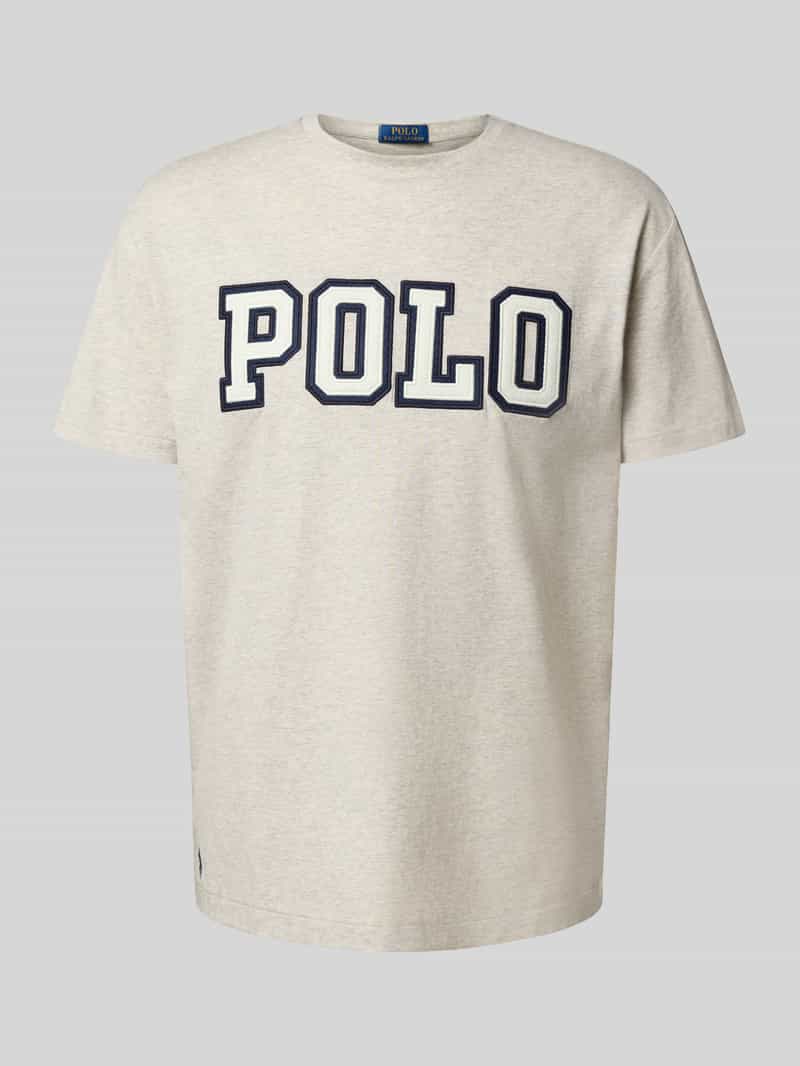 T-shirt o kroju classic fit z wyhaftowanym logo
