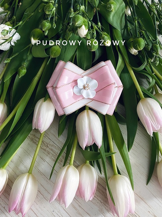 Pudrowa Brosza z białym kwiatem 3d NOWOŚĆ