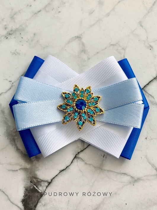 Brosza z kwiatkiem z lazurowych kryształków NEW