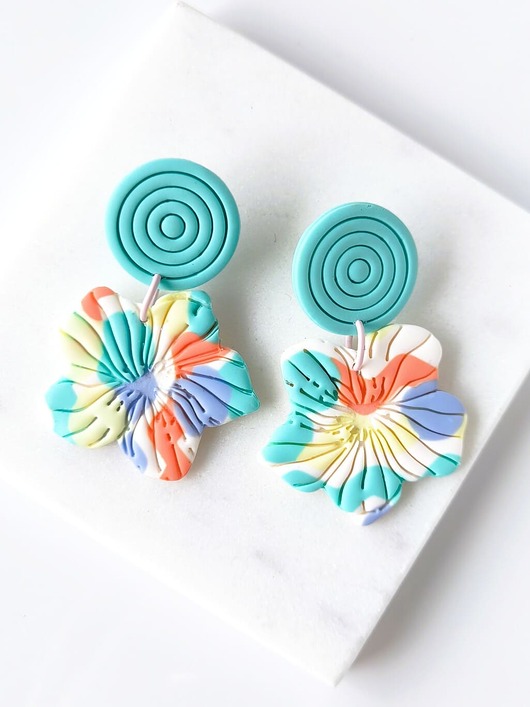 Wiszące pastelowe kolczyki kwiaty turkus