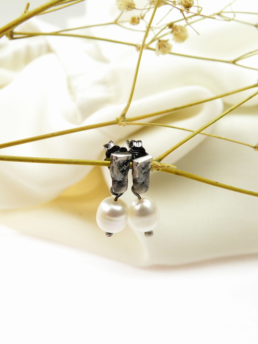 Lawa mała - kolczyki srebrne z perłą białą