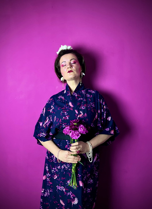 KIMONO długie granatowe, kwiatowy wzór SŁOWIKI 100% wiskoza