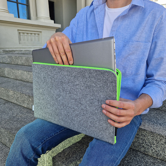 FLUO ZIELONY zamek etui z filcu na laptopa