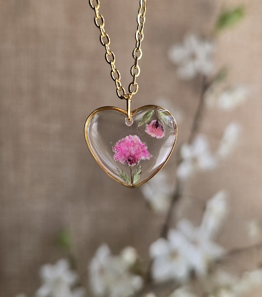 Złota zawieszka wisiorek kwiaty serce serduszko różowa