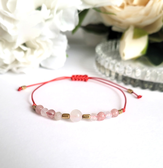 Miłość i radość życia- na czerwonym sznurku