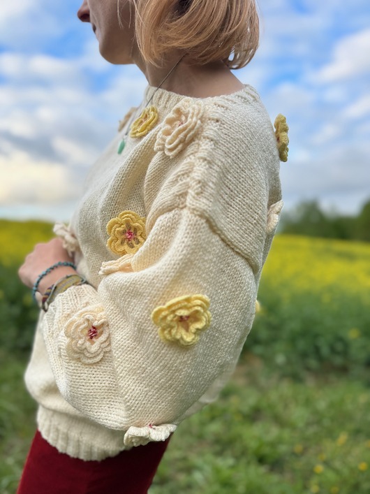 Sweter w kwiaty