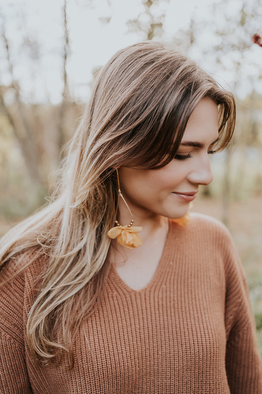 Długie miodowe kolczyki kwiaty, musztardowe kolczyki