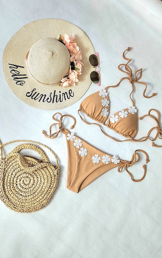 Bikini beżowe strój kąpielowy białe kwiaty koronkowe