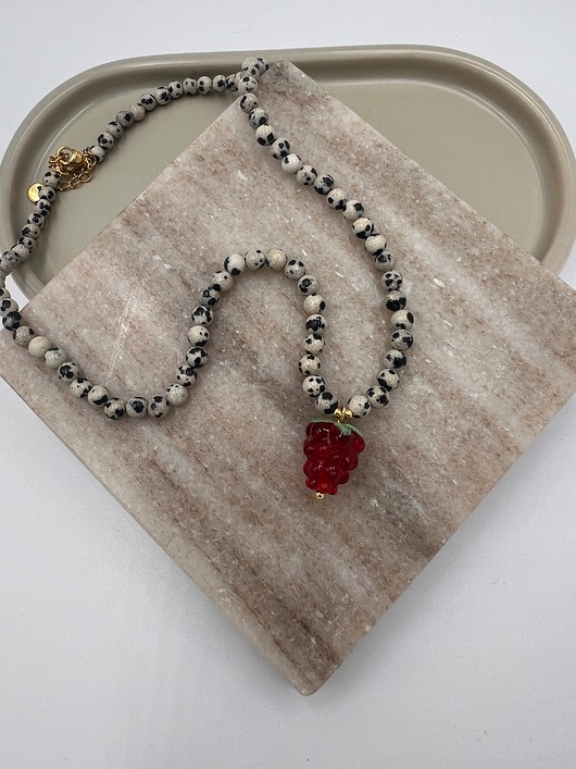 Handmade naszyjnik z jaspisem dalmatyńskim i czerwoną malinką