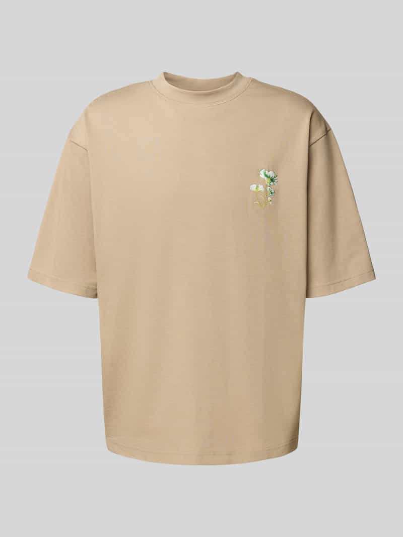 T-shirt z wyhaftowanym motywem model ‘OKHOLM’