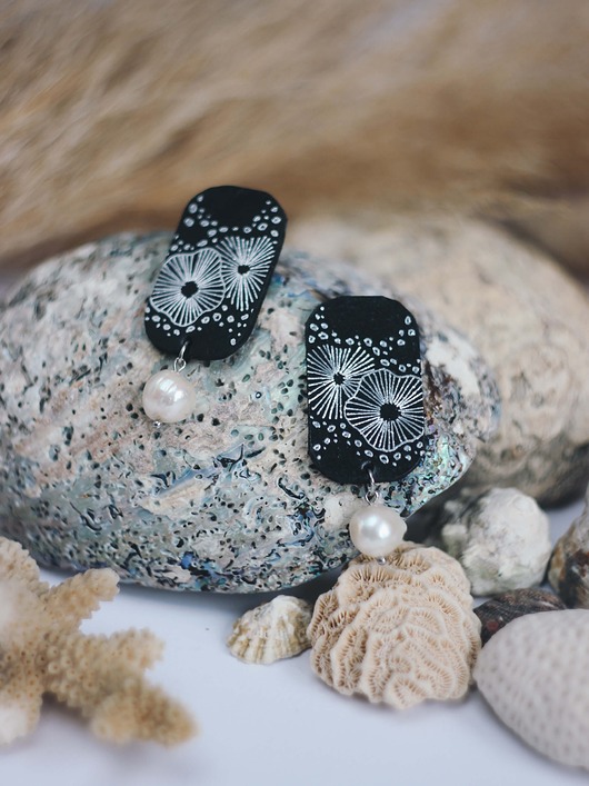 Kolczyki ze skóry rafa koralowa z perłą