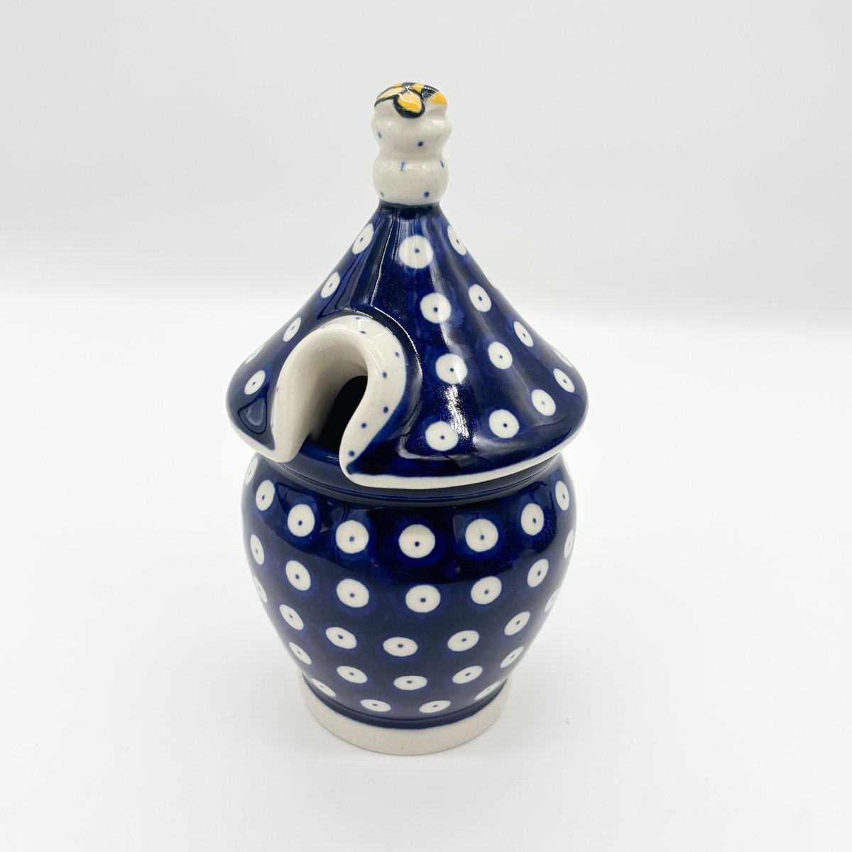 Ręcznie wykonany pojemnik na miód z ceramiki bolesławieckiej.