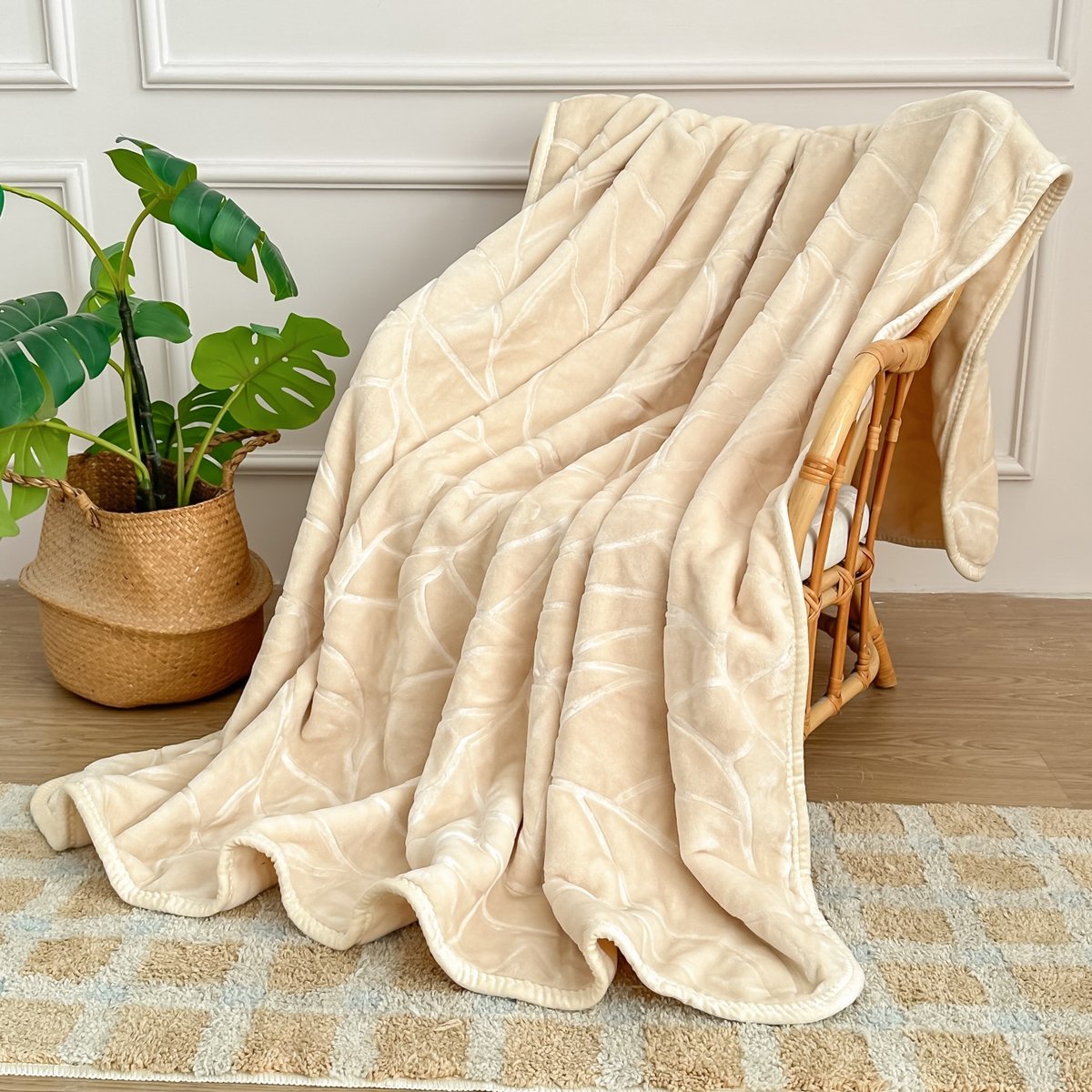 Koc akrylowy kremowy masełkowy beżowy 160x200 cm ecru z tłoczeniem, antyalergiczny