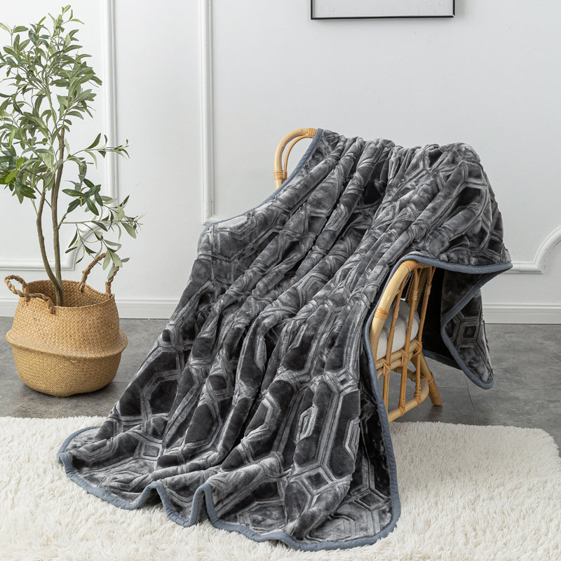 Koc akrylowy Vito 200x220 cm, tłoczony, grafitowy, antyalergiczny, 540 g/m2