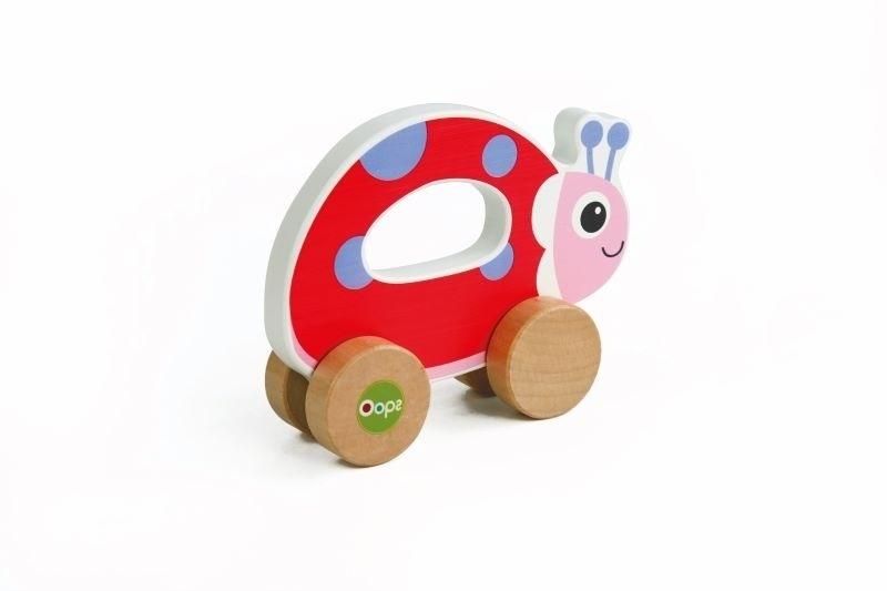 Biedronka drewniana na kółkach - zabawka