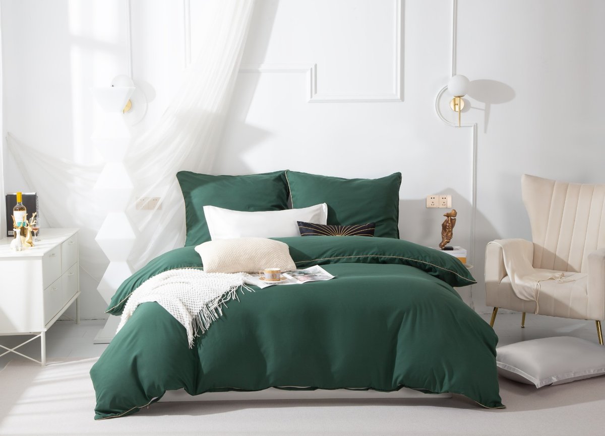 Elegancka Pościel z Mikrofibry Queen 160x200 cm z Złotą Lamówką - Komfort i Styl