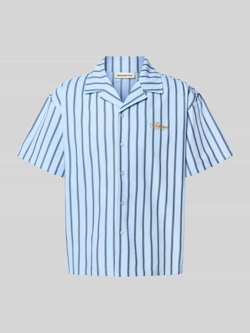 Koszula casualowa o kroju relaxed fit z kołnierzem z połami