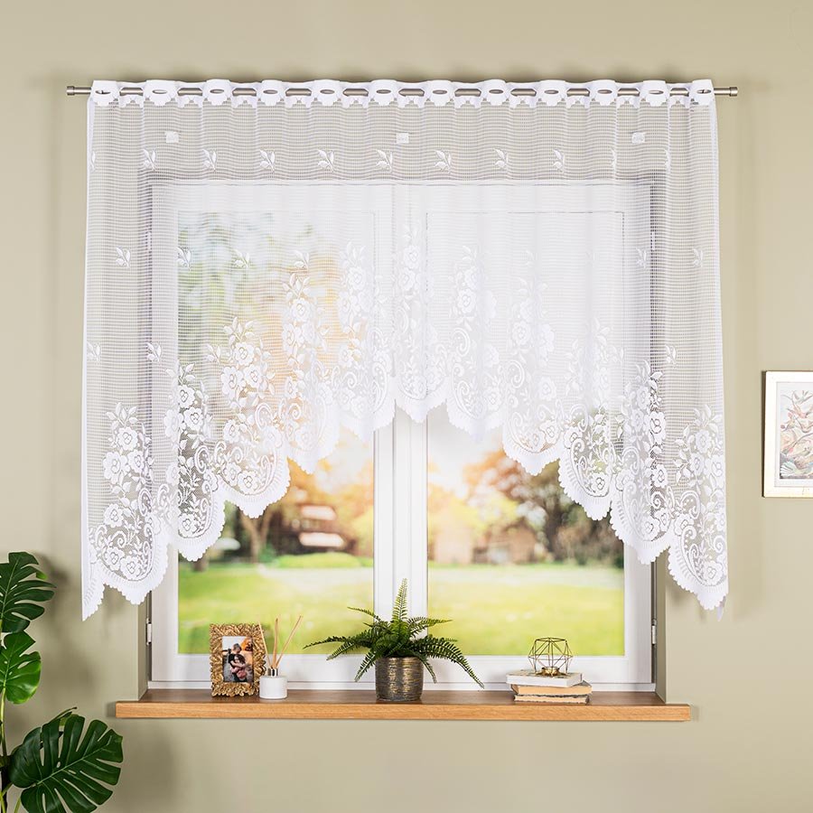 Krótka gotowa, biała firanka żakardowa z fabrycznymi otworami na drążek karnisza, Sara, wykończona w łuk, 250x140 cm