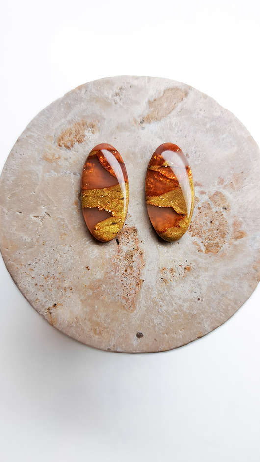 Burgundowo złote owalne kolczyki sztyfty