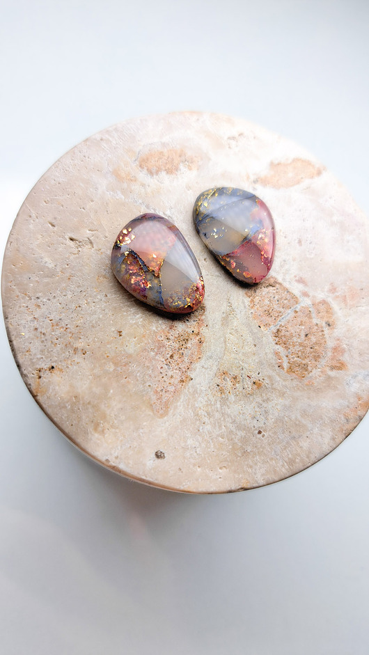 Różowo szare owalne kolczyki sztyfty