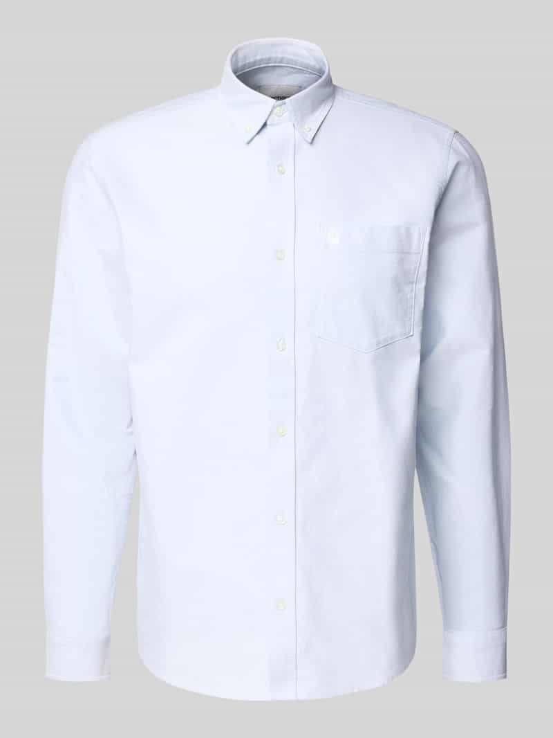 Koszula casualowa o kroju regular fit z kołnierzykiem typu button down
