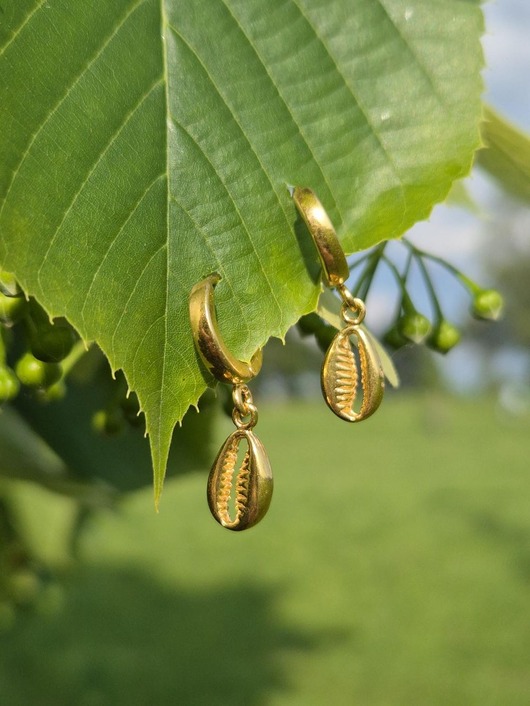 Kolczyki z muszelkami z pozłacanego srebra, bigle angielskie