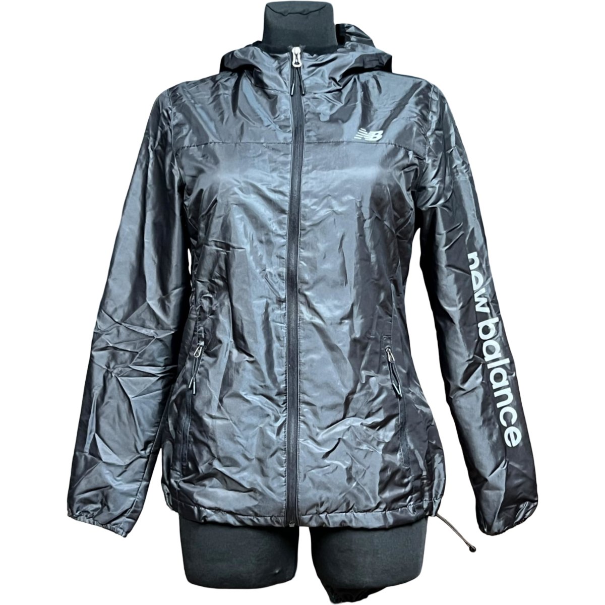New Balance Lekka Kurtka Damska Wygodna Stylowa Czarna Rozmiar M